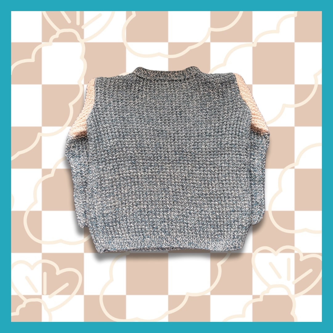 Buttoned collar sweater with pocket