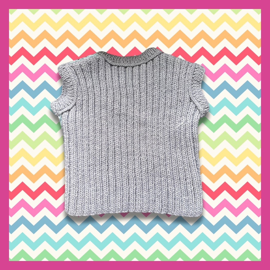 Sleeveless sweater with blue, white, gray